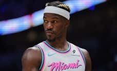 El polémico Jimmy Butler imita a Jordan para anunciar su regreso en mitad de un clima insostenible con los Heat: “He vuelto”