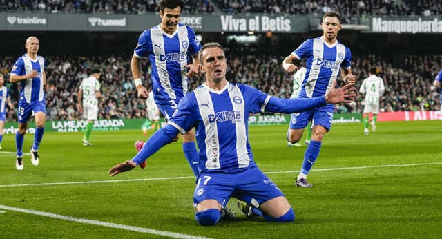 Triplete de Kike García para meter en un lío inédito al Betis de Pellegrini