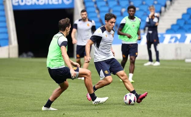 Gorrotxategi, en un entrenamiento con el primer equipo de la  Real Sociedad.  RS