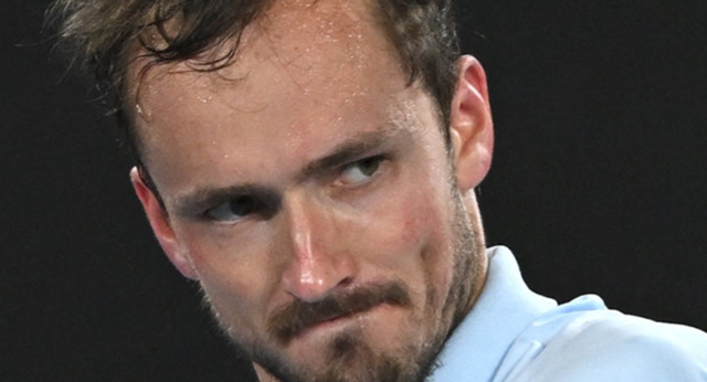 La organizacíón del Open de Australia ha multado al ruso por su comportamiento