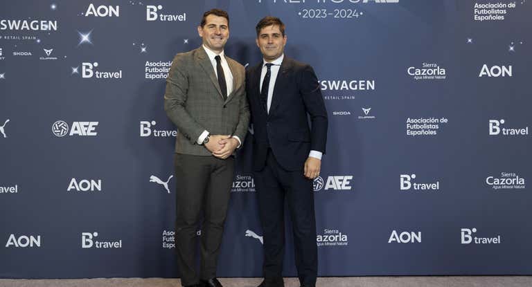 Iker Casillas y David Aganzo, durante la entrega de los premios del sindicato AFE.