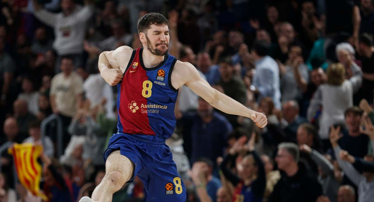 Darío Brizuela celebra una canasta durante un encuentro con el Barça en Euroliga./EFE