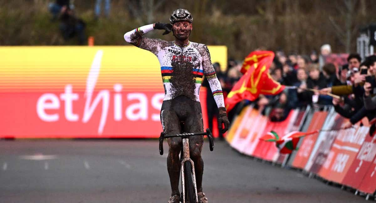 Mathieu Van der Poel es seis veces campeón del mundo de ciclocross.  /AGENCIAS