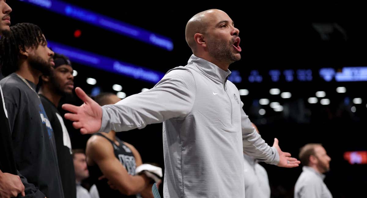 Jordi Fernández protesta una falta durante el partido ante los Knicks./AFP