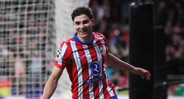Julián Alvarez, una ‘araña’ que pica en el vestuario para ser el líder silencioso del Atlético de Madrid: “Uno lo mira y lo admira”