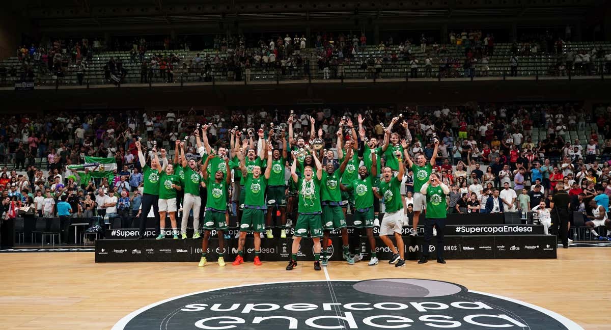 El Unicaja durante la celebración de la pasada Supercopa Endesa.