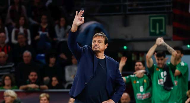 Vuelven a expulsar a Ataman en la Euroliga… ¡y él dice que ha sido culpa un aficionado!