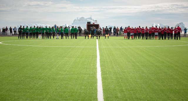 El fútbol en Groenlandia es el último capricho de Donald Trump, donde se juega la liga más corta del mundo y partidos contra Menorca