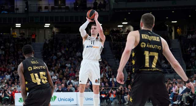 Mario Hezonja se viste de héroe y tumba al Baskonia con un triple descomunal