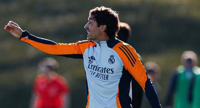 La receta de Raúl para levantar al Castilla: un “estoy jodido” que espabiló al grupo, optimismo con ‘fichajes’ de la casa…