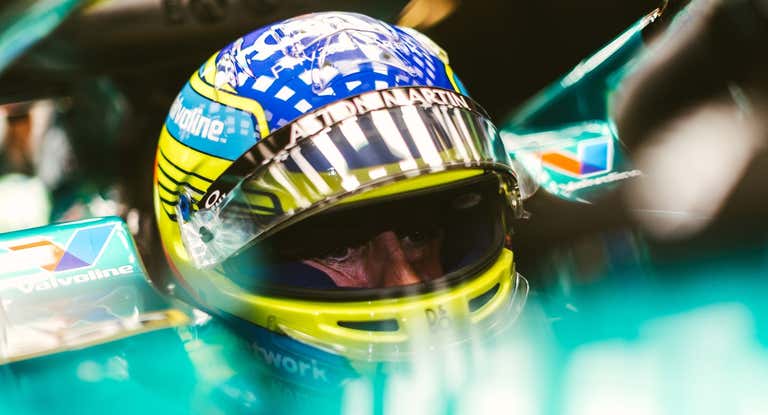 Alonso, en el cockpit de su monoplaza.