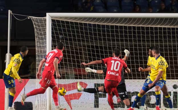 Aimar anota el primero del partido EFE