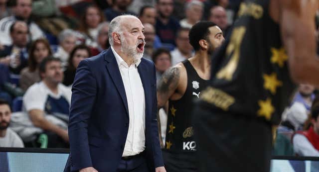 El Baskonia protesta a la Euroliga por el arbitraje ante el Real Madrid tras el silencio forzoso de Pablo Laso: «Si hablo me cuesta la pasta»
