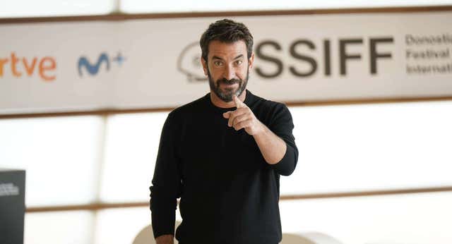Arturo Valls recuerda los episodios de ‘Caiga Quien Caiga’ entre el veto del Bernabéu, el momento toalla con Pau Gasol y el «¿tienes miedo?» a Michael Jordan