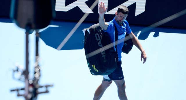 Un mensaje de Novak Djokovic en X se convierte en un dardo para McEnroe y Carlos Alcaraz: «Para los expertos en lesiones deportivas»
