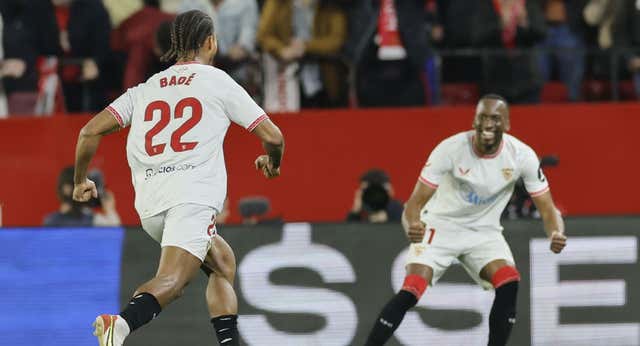 Loïc Badé se pone la ‘9’ y le da un punto al Sevilla que no convence al Sánchez-Pizjuán… pero sí al Espanyol
