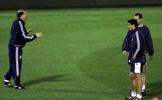 Del Bosque charla con Meca y Zárate.