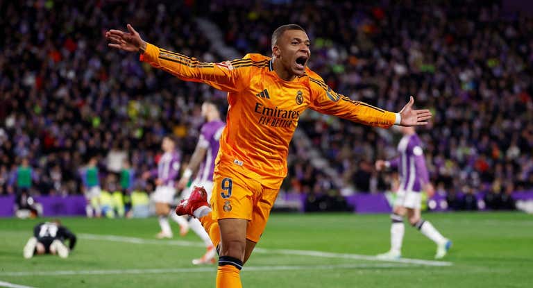 Mbappé celebra su segundo gol en Valladolid.