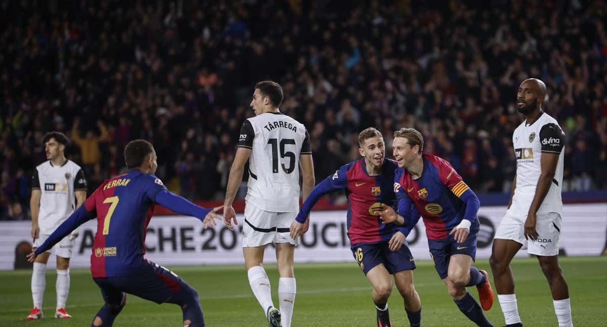 De Jong celebra su gol.