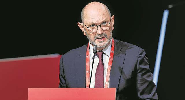 Por qué Rafael Louzán no entrega el trofeo de la Supercopa de España Femenina 2025