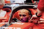 Primera polémica de Hamilton con Ferrari: probó el coche de Carlos Sainz... en contra de la normativa
