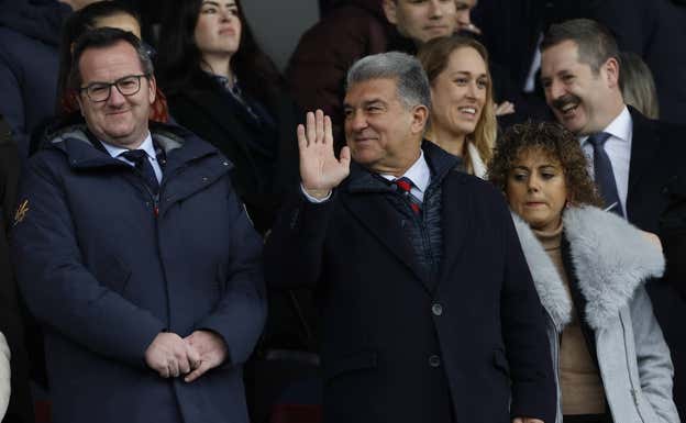 Joan Laporta, presidente del Barça, en el palco de la final entre Real Madrid y Barça en la Supercopa.  EFE