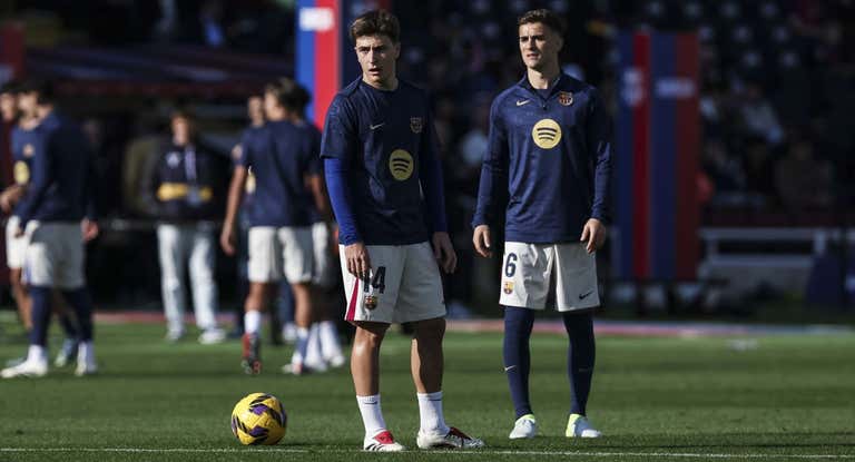 Pablo Torre y Gavi, en un partido jugado esta temporada en el Camp Nou.