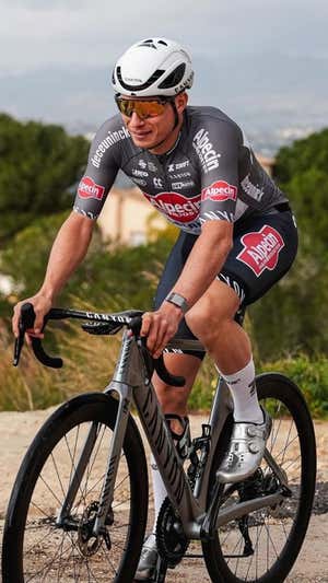 La nueva y llamativa imagen del Alpecin-Deceuninck para la temporada 2025. ALPECIN-DECEUNINCK