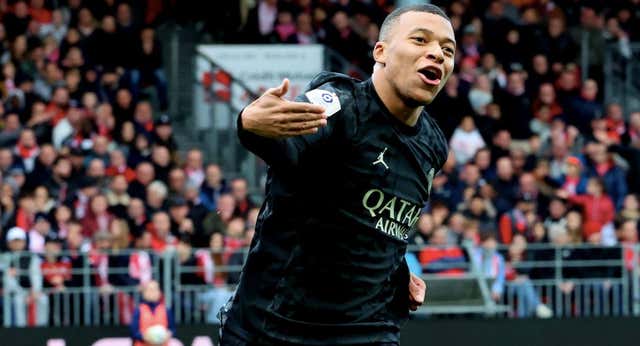 Mbappé, en territorio hostil: mandó callar a la afición del Brest por sus gritos homófobos contra Achraf y lo califica como un rival ‘jodido’