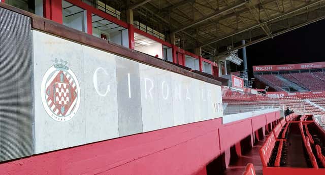 Un exclusivo trofeo franquista, un anacronismo en el palco y una foto de Ladislao Kubala evocan el pasado más oscuro del Girona