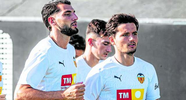 Rafa Mir ya está para jugar y no ve clara su salida; Dani Gómez recibe la llamada del Zaragoza
