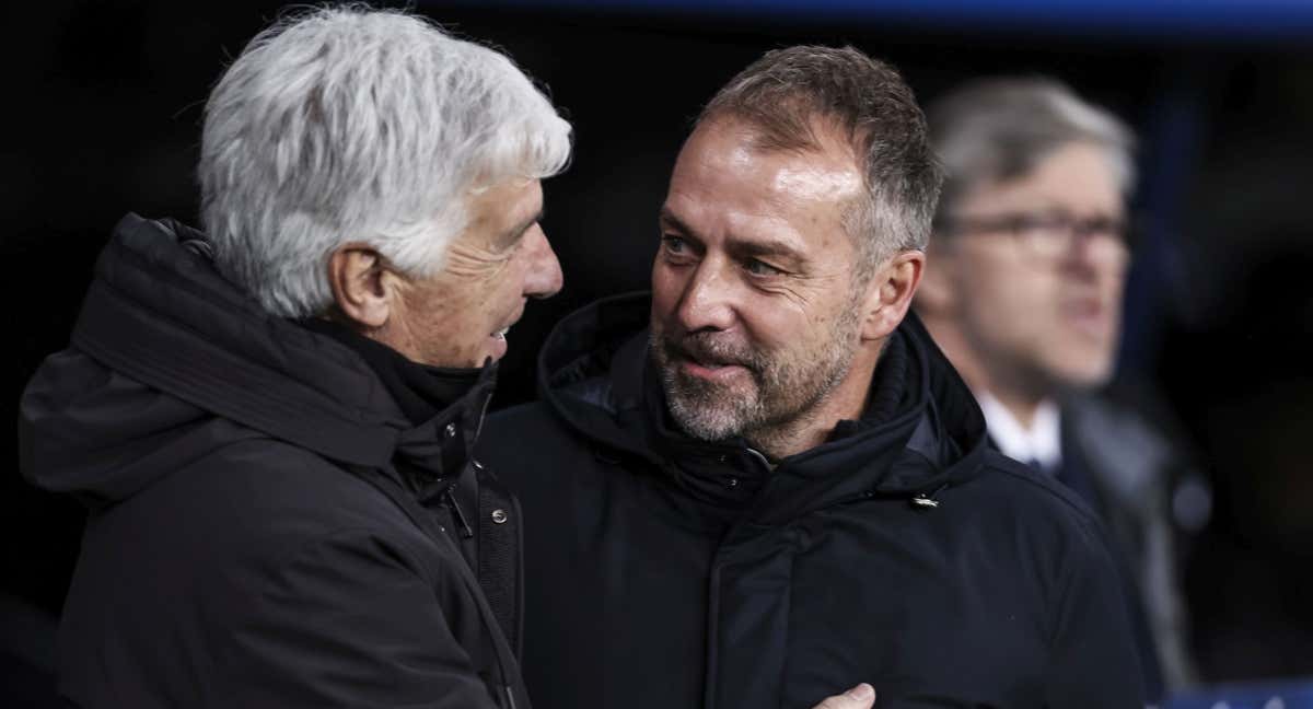 Flick se saluda con Gasperini antes de empezar el partido.