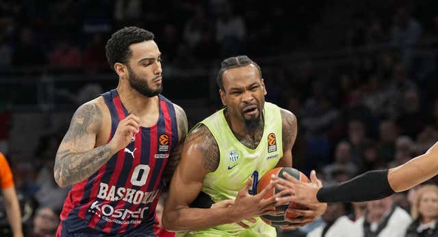 Baskonia supera al Barça en un partido caótico y con una canasta sobre la bocina de Forrest