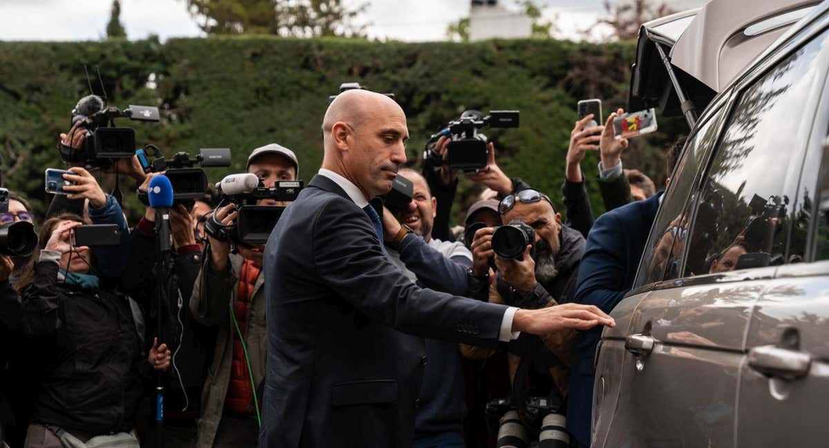 Luis Rubiales a la salida de su declaración en el Juzgado de Primera Instancia de Majadahonda. /Matias Chiofalo / Europa Press