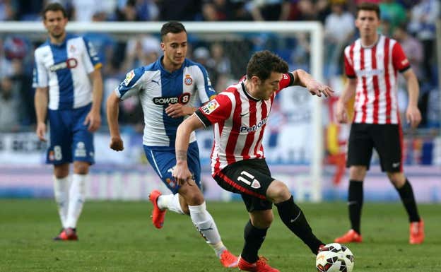 Lucas Vázquez ante el Athletic Club.  EFE / Toni Albir