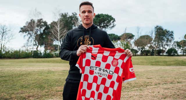 El bombazo del Girona ya está aquí: cierra la llegada de Arthur Melo, que suple a Selvi, y le encuentra un sustituto a Pau López