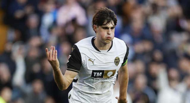 Javi Guerra vuelve a tiempo para acercar al Valencia a la permanencia