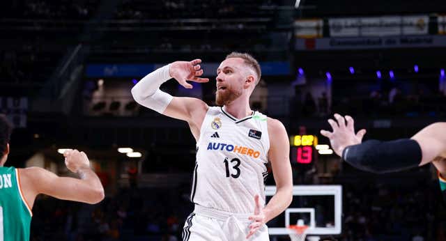El Real Madrid se enciende a tiempo ante el Joventut para conservar el liderato