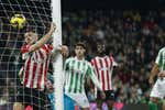 El Athletic manda en LaLiga con su balón parado
