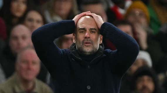 Guardiola, durante el partido ante el Arsenal. /AFP