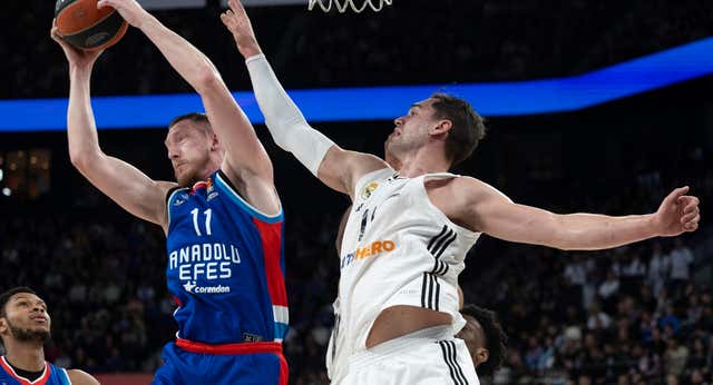 El Real Madrid se atasca en el último cuarto en Estambul