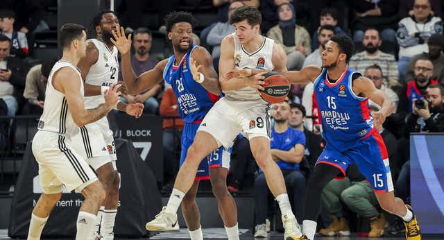 La bola caliente en Estambul que enseñó la apuesta de Chus Mateo si el Real Madrid se queda sin Dzanan Musa para la Copa: «Es un gran proyecto»