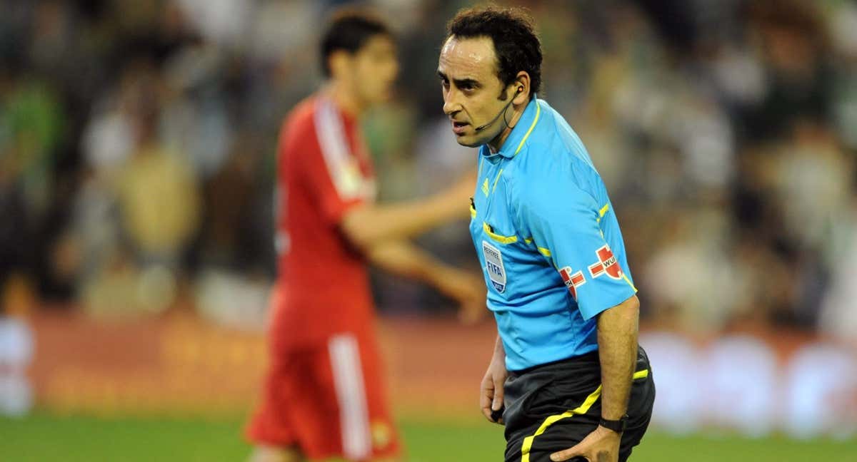 Iturralde González durante un partido entre el Real Madrid y el Betis.