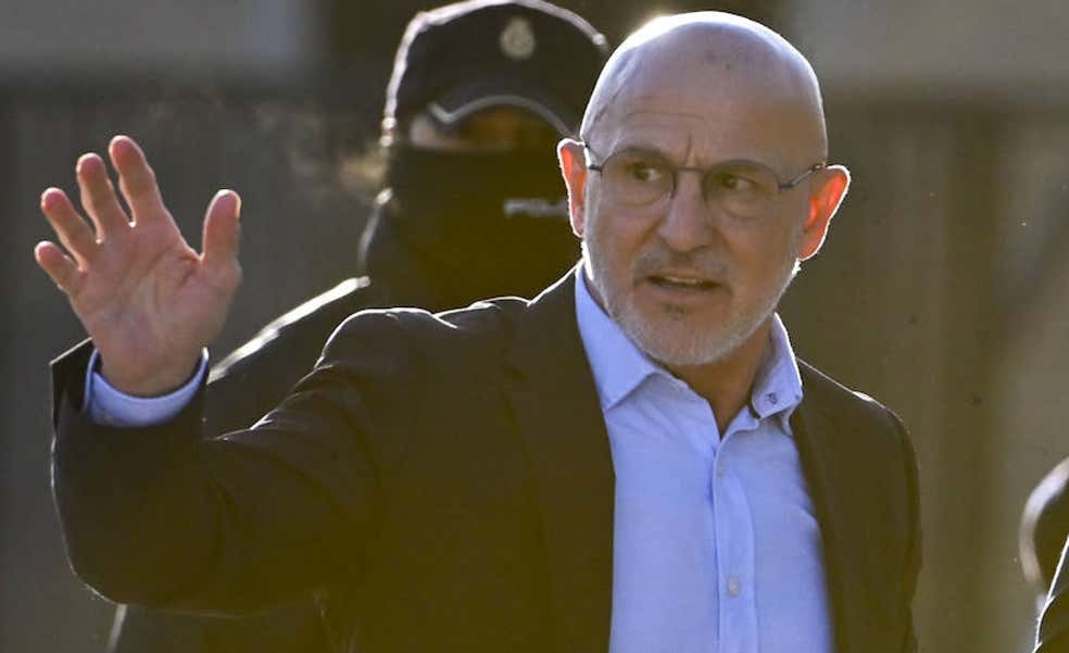 Luis de la Fuente se contradice ahora y afirma que no escuchó nada sobre el comunicado en el avión: «No, rotundamente no»