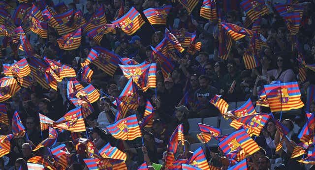 Las contradicciones de Montjuïc sin la grada de animación