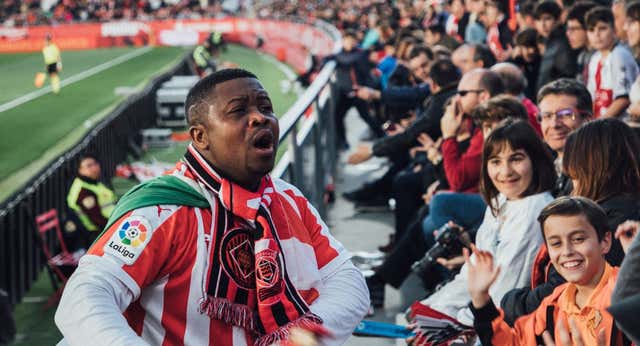 El grito desesperado del aficionado más icónico del Girona, que huyó de África en patera: ‘¿Quién me ayuda a encontrar una vivienda?’