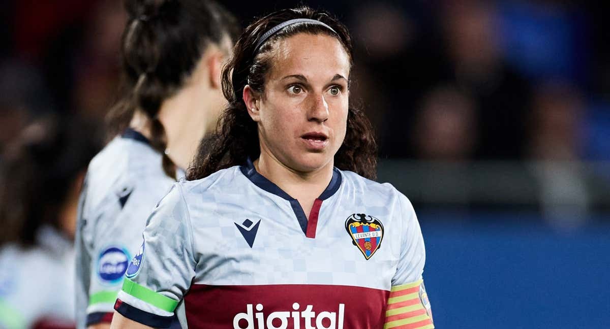 Alharilla durante el partido contra el Barça. /LEVANTE UD FEMENINO