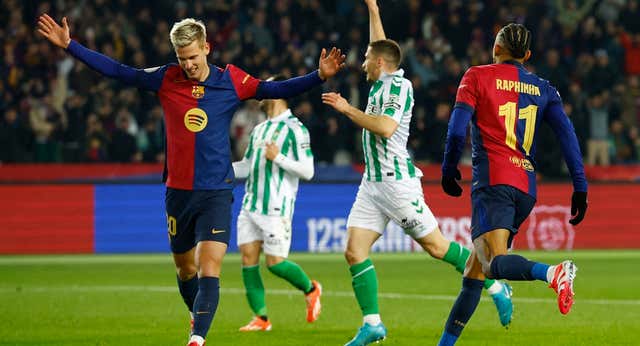 Un mes de silencio y otros dos de incertidumbre atraviesan a un Dani Olmo que quiere volver a disfrutar del fútbol