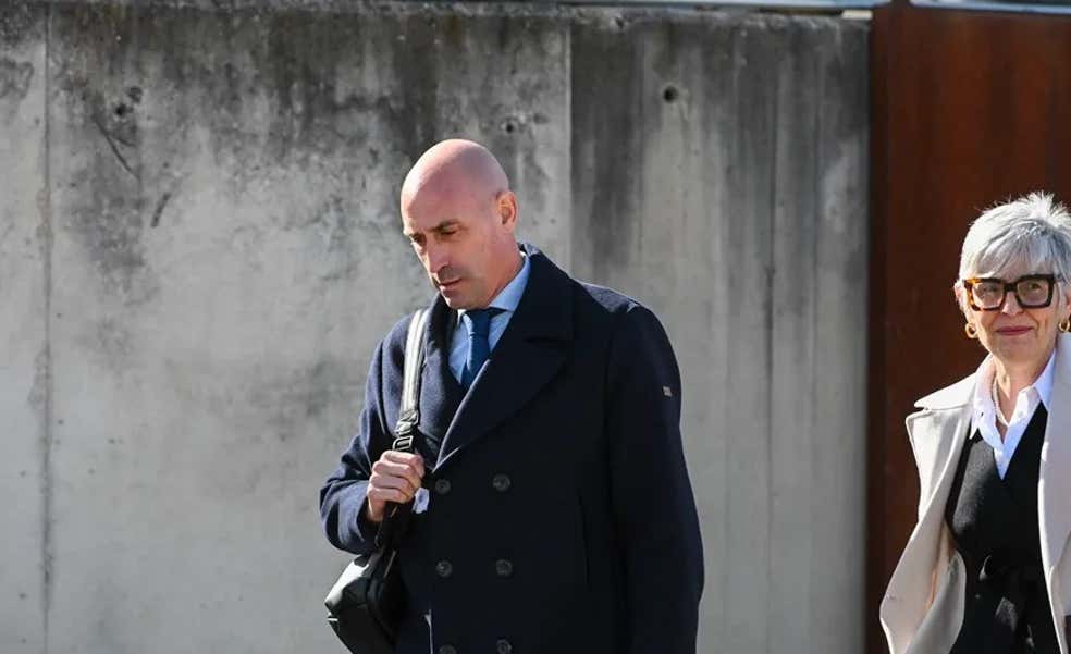 Luis Rubiales renuncia a que sus hijas testifiquen en el juicio por el beso a Jenni Hermoso
