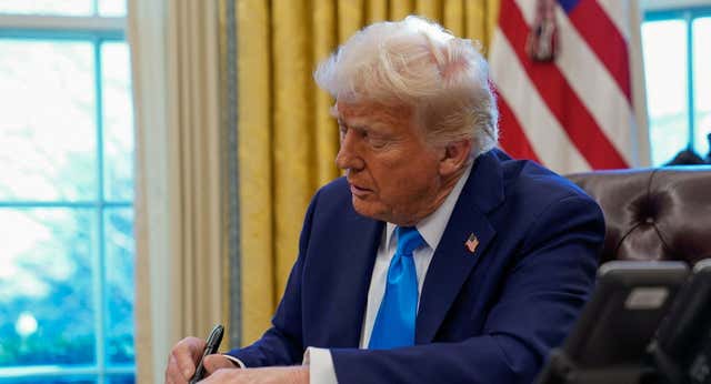 Donald Trump hace historia en la NFL: primer presidente en activo en ir a la SuperBowl, que prescinde del ‘Acabemos con el racismo’